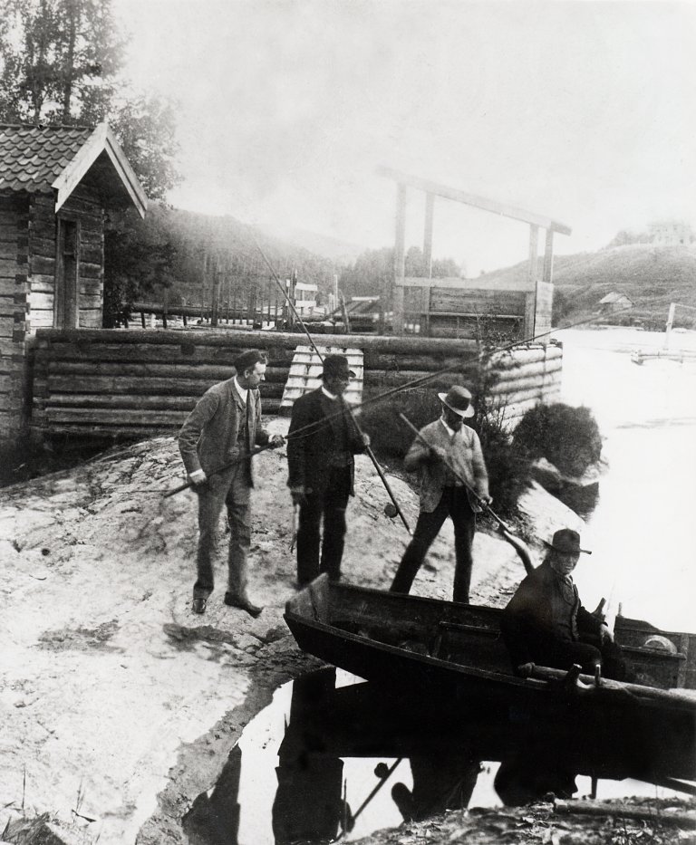 Britiske laksefiskere, Kjærrafossen ca. 1890.jpg