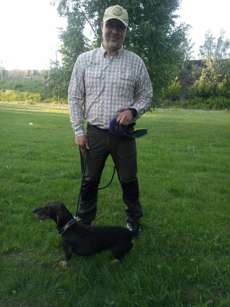 Richard Mathiesen med dachsen Spock krabbet også opp på pallen. Det ble tredjepremie. Richard og Spock fikk også en offisiell 1. AK