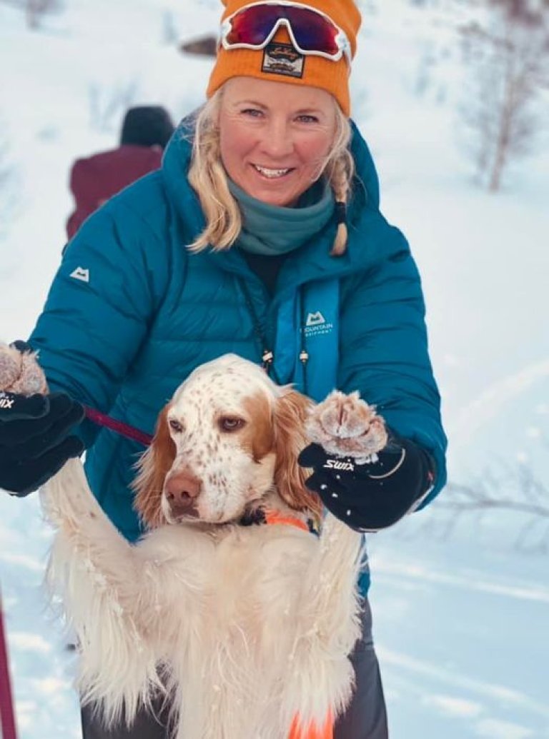 Blid Gisken og Skorpan smiller om kapp med sola.