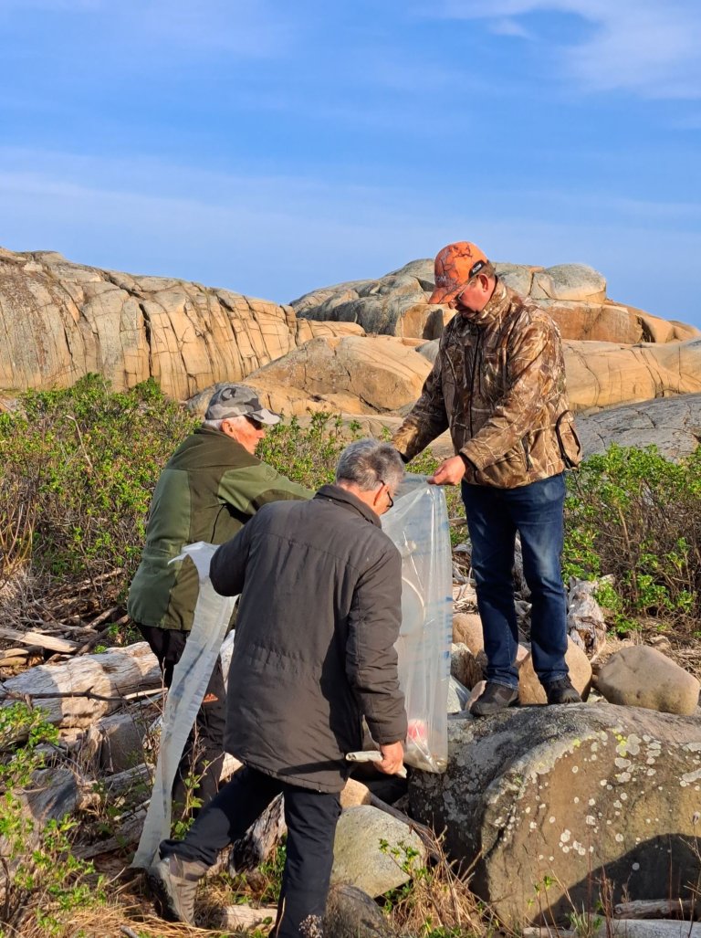 Strandrydding med ungdommene