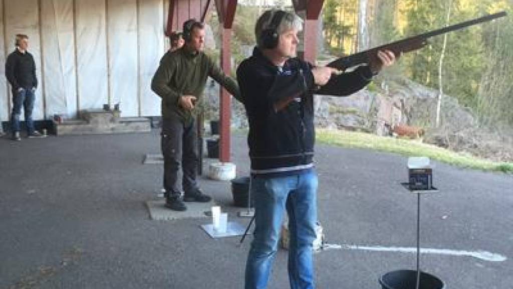Eivind og Gullik finpusser skyteteknikken på Eplerødbanen.