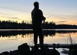 Jenter på hengekøye og fiske-tur