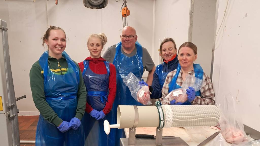 Marie Fladby-Karterud, Julie Hammer, John-Olav Lerbak, Ingrid Kjærstad Heni og Katrine Bøvre. Hilde Rasmussen  (eder Kvinnetuvalg Akershus er fotograf og 5. deltager på kurset.