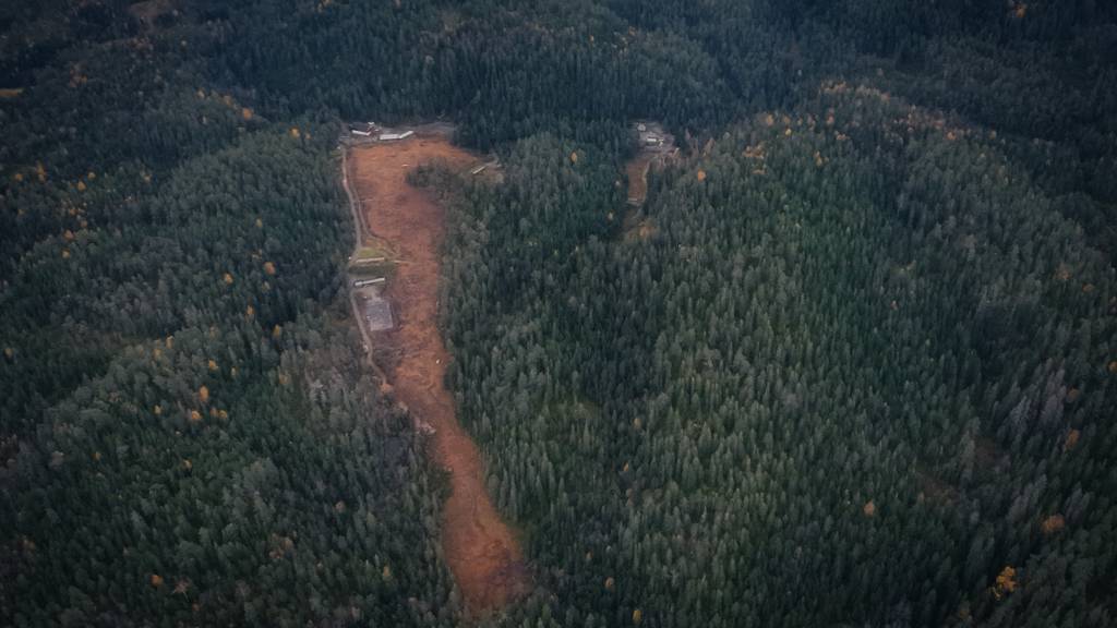 Oversiktsbilde av skytebaneanlegget i Rælingen. Bildet viser både Rælingen Skytterlag og Rælingen Jeger og fiskerforenings bane. Fellemyra til venstre og Annekloppa (noe mindre) til høyre