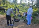 Familiesamling etter haglestevne i sti