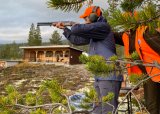 Ungdomsgruppa på leirduebanen og fluekasting- 08-06-2023