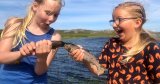 Hanna Hauge og Filippa Brunsvik Sandvik var med på Fiskesommer med Smøla JFF i 2020