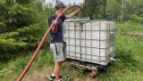 120623 Adrian fyller tank. Foto: OML