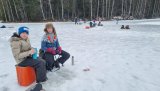 Ivrige pilkere fra 5. klasse på Tangen barneskole. Foto: LNT