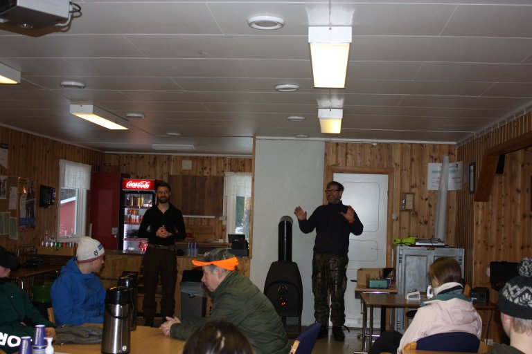 Instruktører orienterer KON.JPG