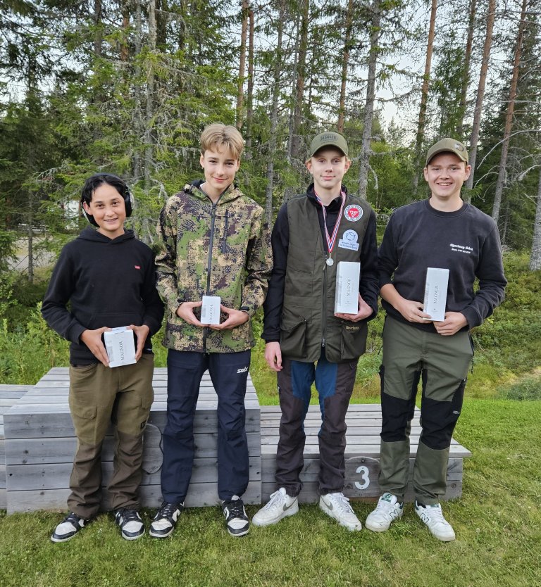 Casper, Linus, Tobias og Robin (Leon var ikke tilstede da bildet ble tatt)