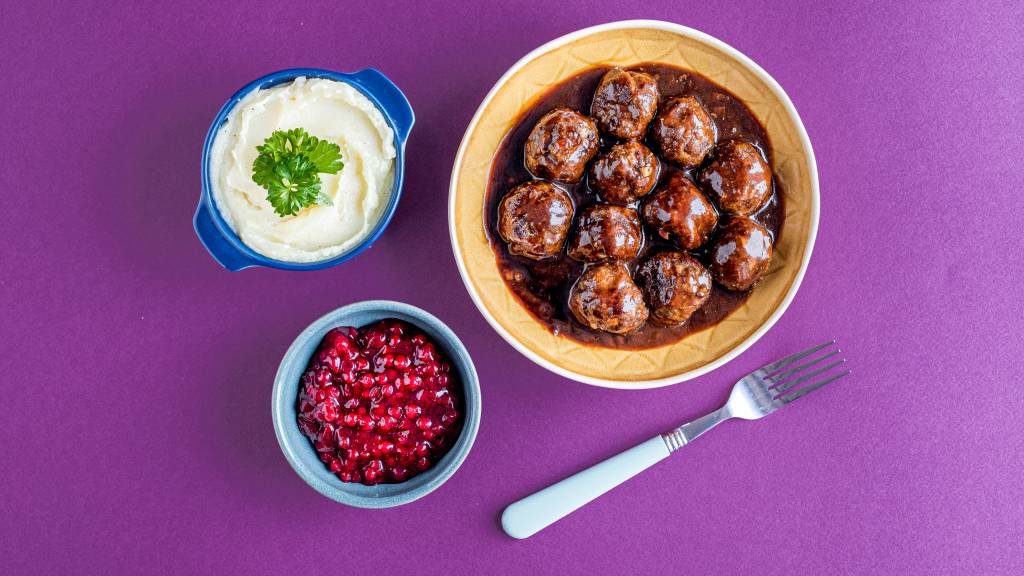 Alle foreldre er glade i kjøttboller i brun saus. Overrasker du med denne til middag, så vil du garantert få en stjerne i boka. Husk at det er ekstrapoeng å hente om du lager alt fra bunnen av.