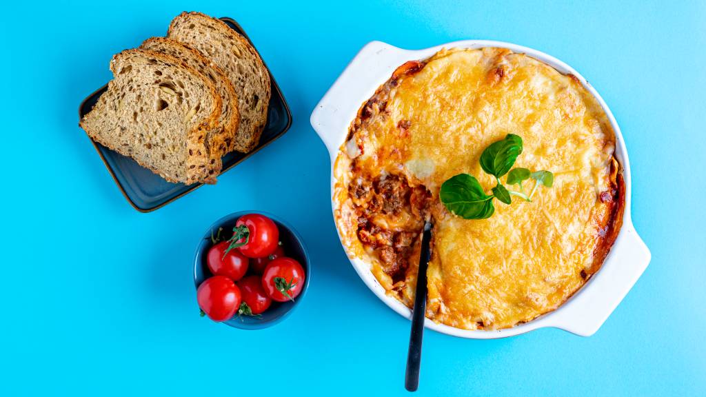 Lasagne er manges favorittmat. Kjøtt, ost og pasta, det blir jo ikke feil. Men følger du denne oppskriften lover vi deg en helt vilt god lasagne.
