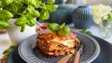 Hjemmelaget lasagne med elgkjøtt er en kombinasjon det er verdt å bruke litt ekstra tid på. Resultatet er en saftig og smakfull middag der gode råvarer får skinne.