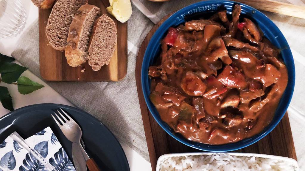 Biff stroganoff er en klassiker hvor det opprinnelig brukes oksekjøtt. Men det er ingenting i veien for å bruke elgkjøtt eller annet viltkjøtt til denne smakfulle gryta.