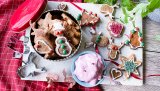 Julebakst hører julen til. Planlegger du syv slag i år? Prøv pepperkaker med trollkrem. Trollkrem smaker helt nydelig som tilbehør til julekakene.