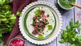 Her finner du oppskriftene på smaksprøvene som ble servert lørdag 9. august. Pizzasnurrer på primusen og helgrillet hjort i wrap med chimichurry, syltet rødløk og rømme.