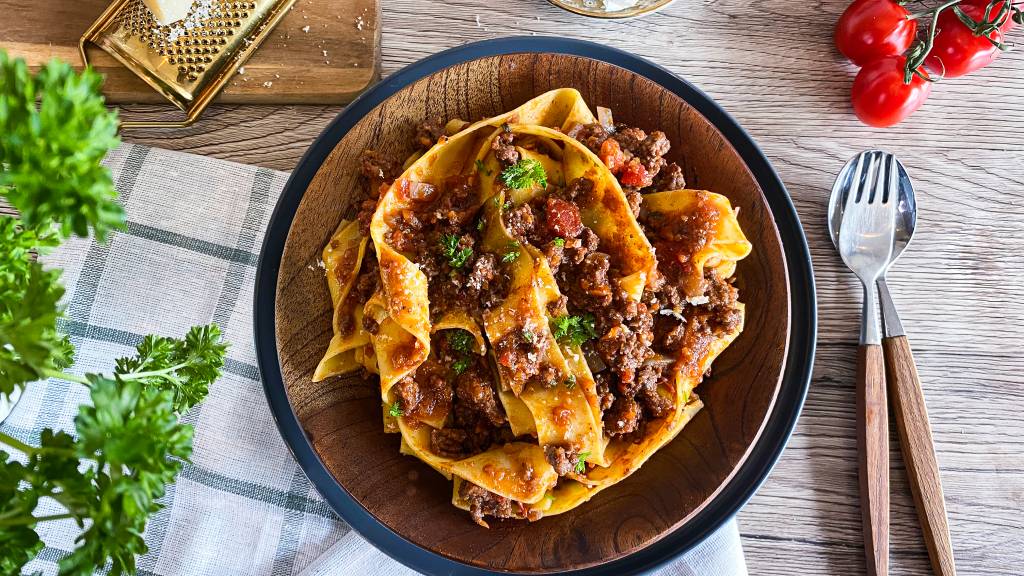 Har du testet å lage hjemmelaget pasta? Det er slett ikke vanskelig og smaker helt nydelig til både vilt og fisk.