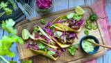 Sol, varme og smakfull mat hører sammen – og quesadillas treffer midt i blinken. Med krydret kjøttdeig, sopp, kremet avokado og syltet rødkål får du en frisk, saftig og spicy sommermiddag som imponerer rundt bordet.