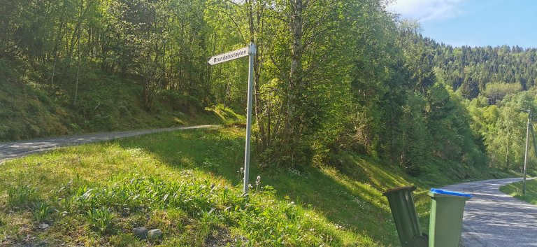 BrudalsstoylenskiltKryss.jpg