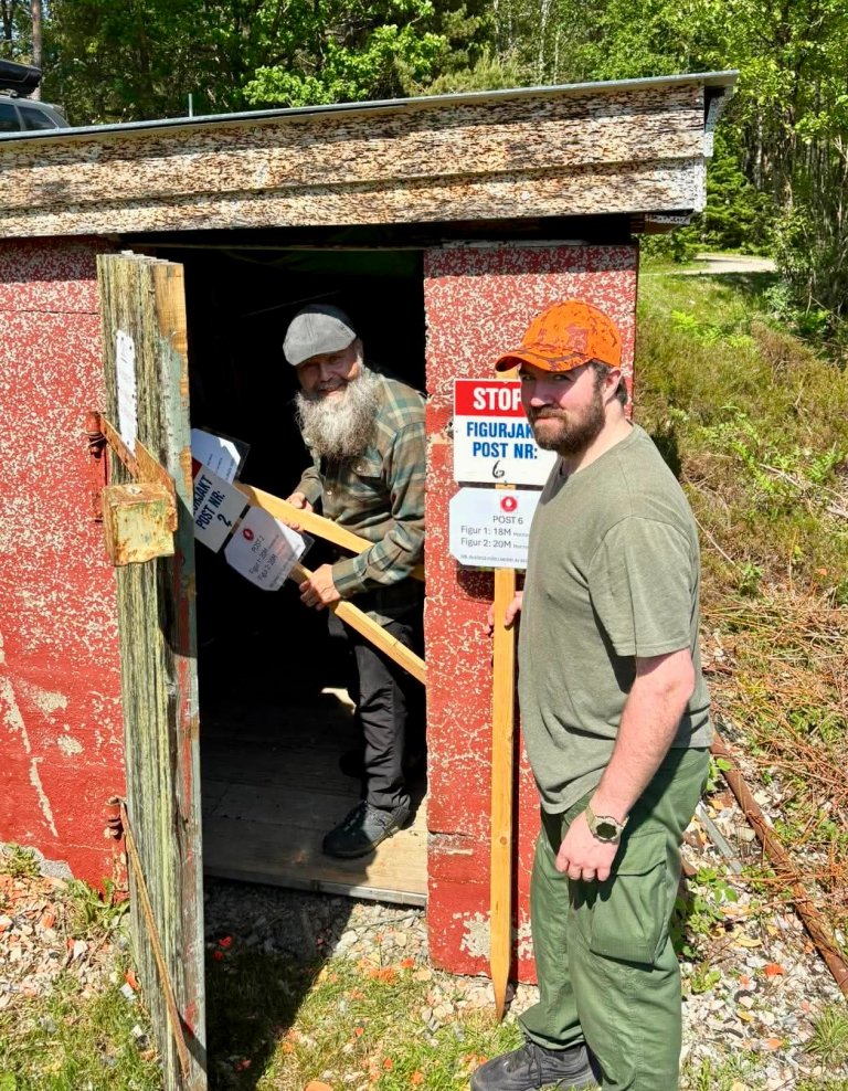 Morten og Ruben rydder på plass, orden i sakene.