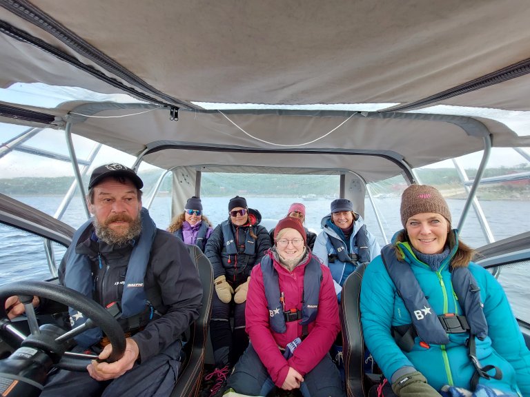 1 av 5 båter med damer på tur.jpg